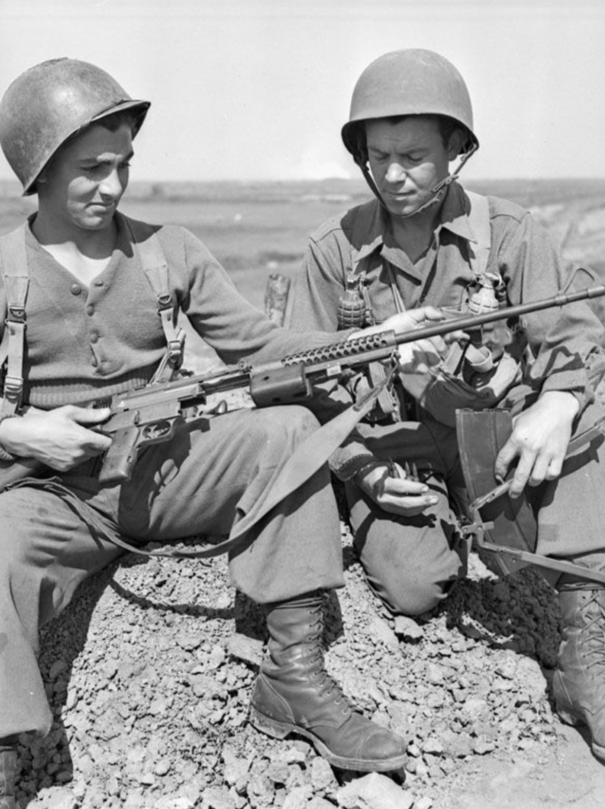 U.S. soldiers on the beach of Côte d'Azur after the battle 